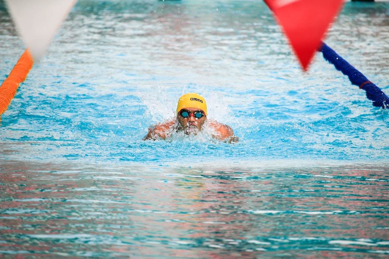 Korzyści z nauki pływania w szkole pływania